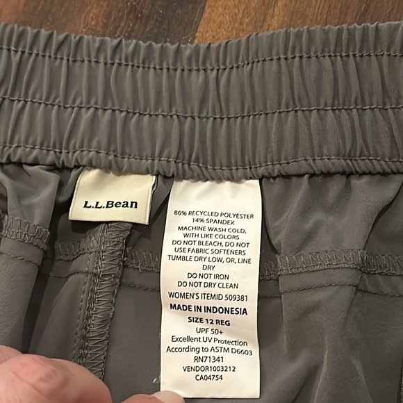 LL Bean Women Gray Bermuda Shorts 9” Inseam Size 12 Regular- Snap/Zip Closure - Picture 5 of 9